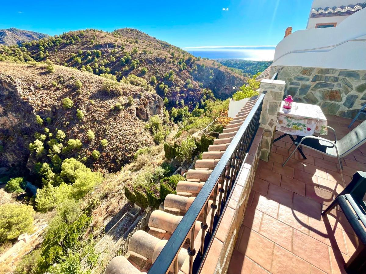 Apartamentos Axarquia , Frigiliana, Terraza Privada Con Vistas A La Montana Rio Y Al Mar エクステリア 写真