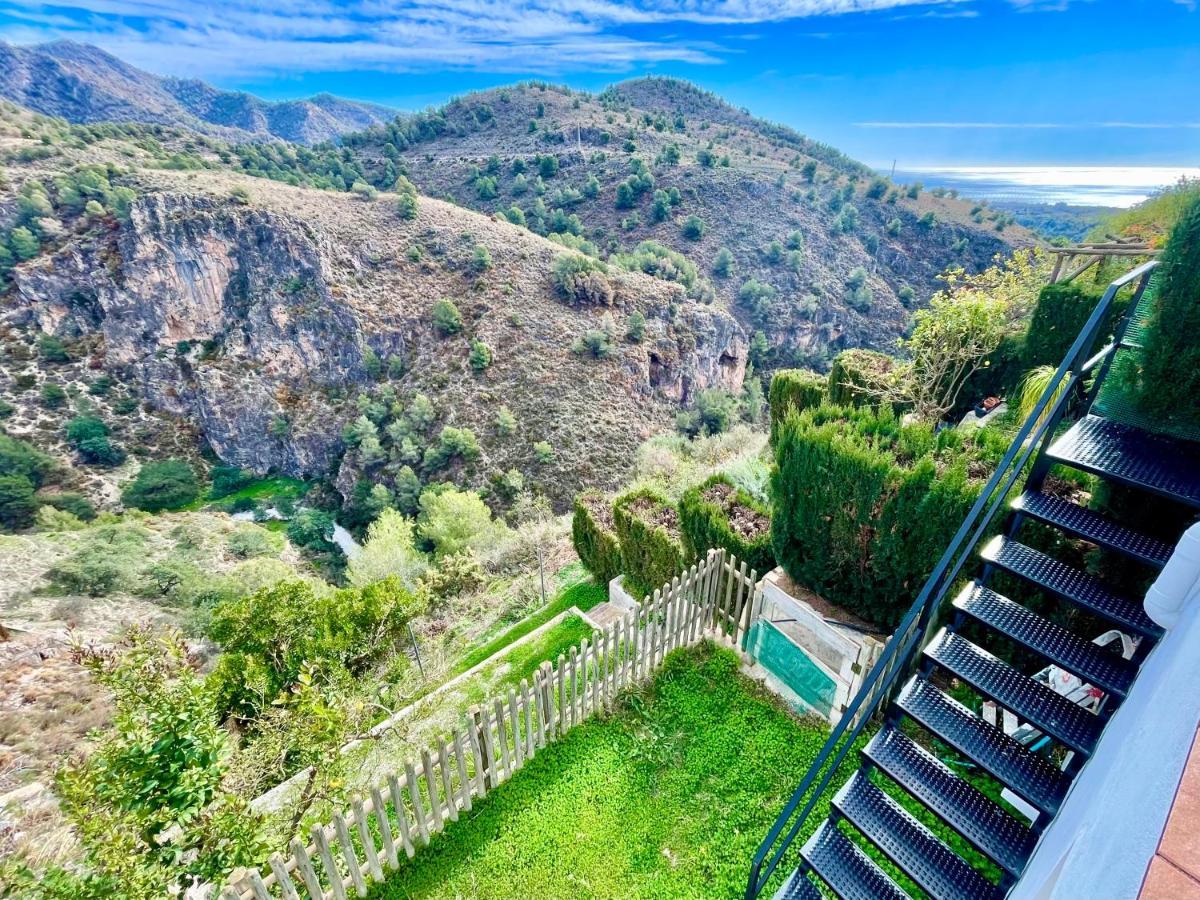 Apartamentos Axarquia , Frigiliana, Terraza Privada Con Vistas A La Montana Rio Y Al Mar エクステリア 写真