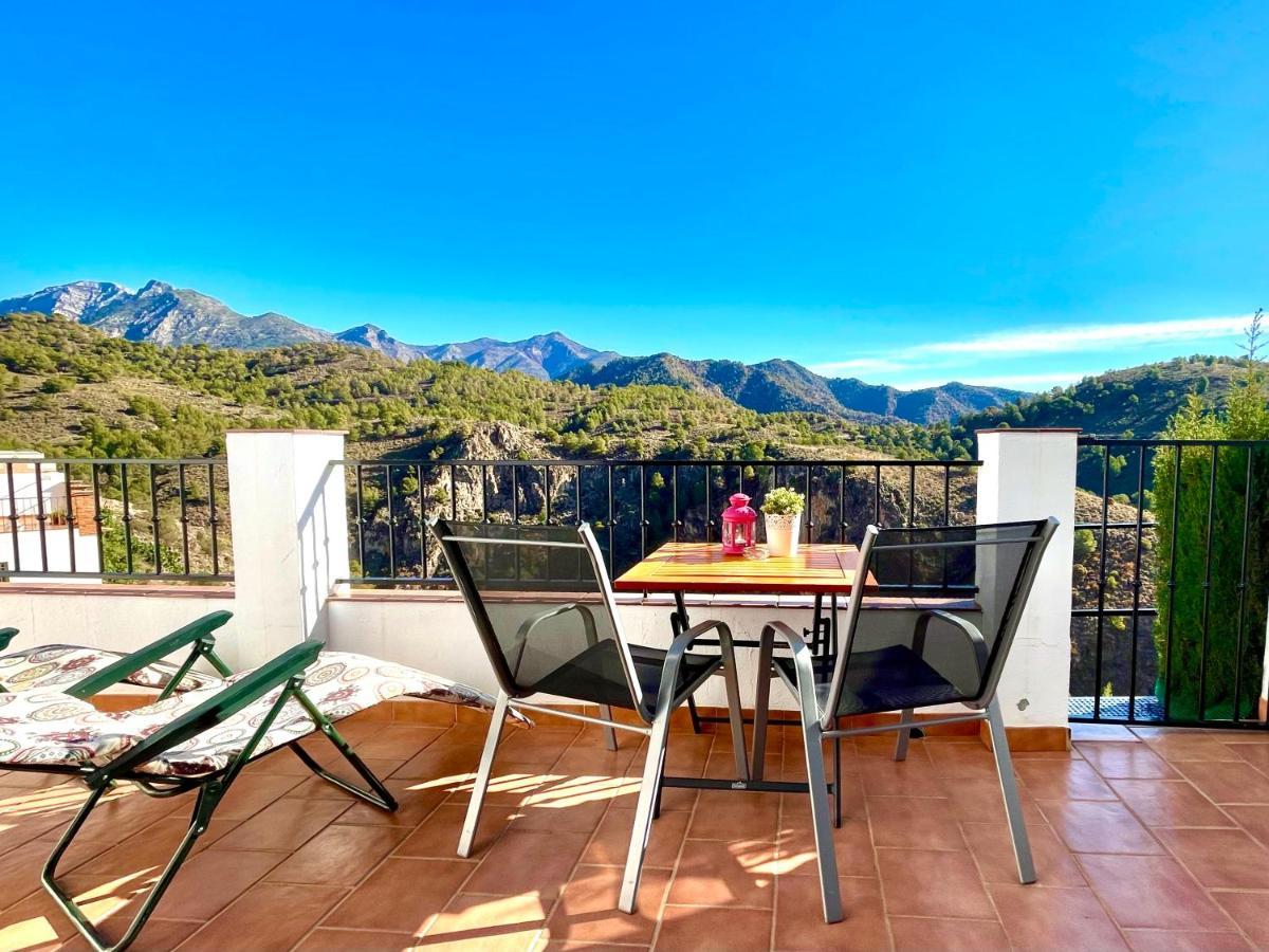 Apartamentos Axarquia , Frigiliana, Terraza Privada Con Vistas A La Montana Rio Y Al Mar エクステリア 写真