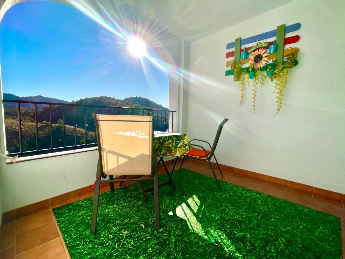 Apartamentos Axarquia , Frigiliana, Terraza Privada Con Vistas A La Montana Rio Y Al Mar エクステリア 写真