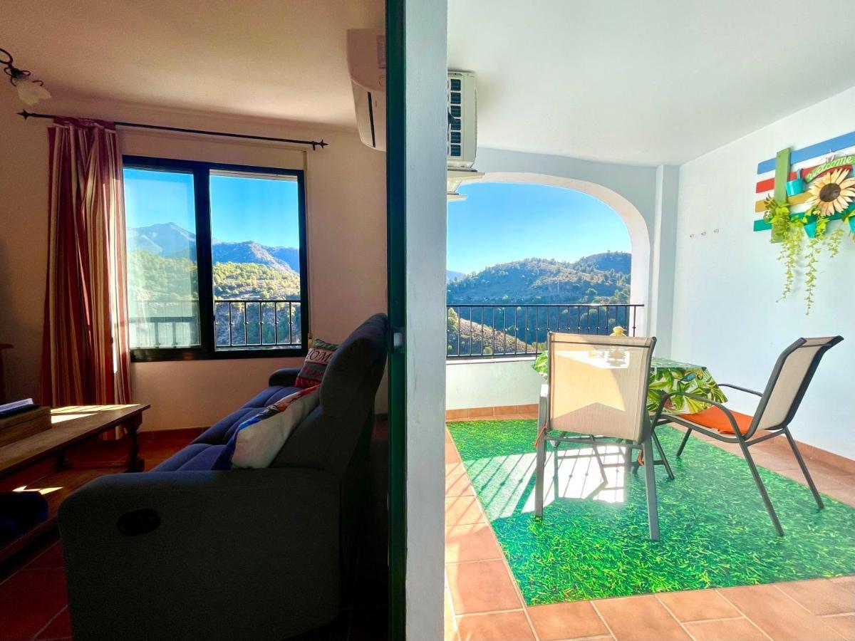 Apartamentos Axarquia , Frigiliana, Terraza Privada Con Vistas A La Montana Rio Y Al Mar エクステリア 写真