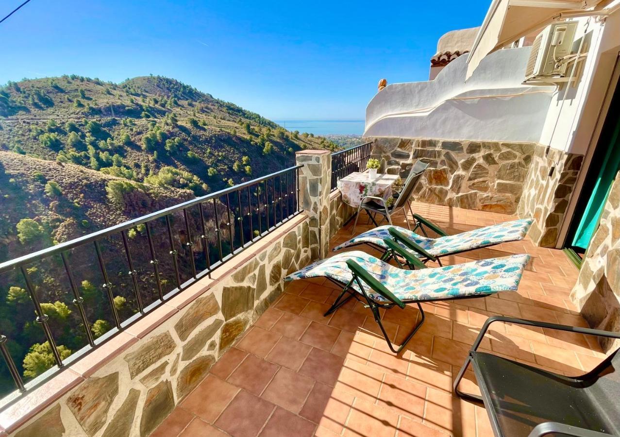 Apartamentos Axarquia , Frigiliana, Terraza Privada Con Vistas A La Montana Rio Y Al Mar エクステリア 写真