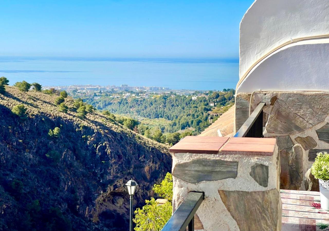 Apartamentos Axarquia , Frigiliana, Terraza Privada Con Vistas A La Montana Rio Y Al Mar エクステリア 写真