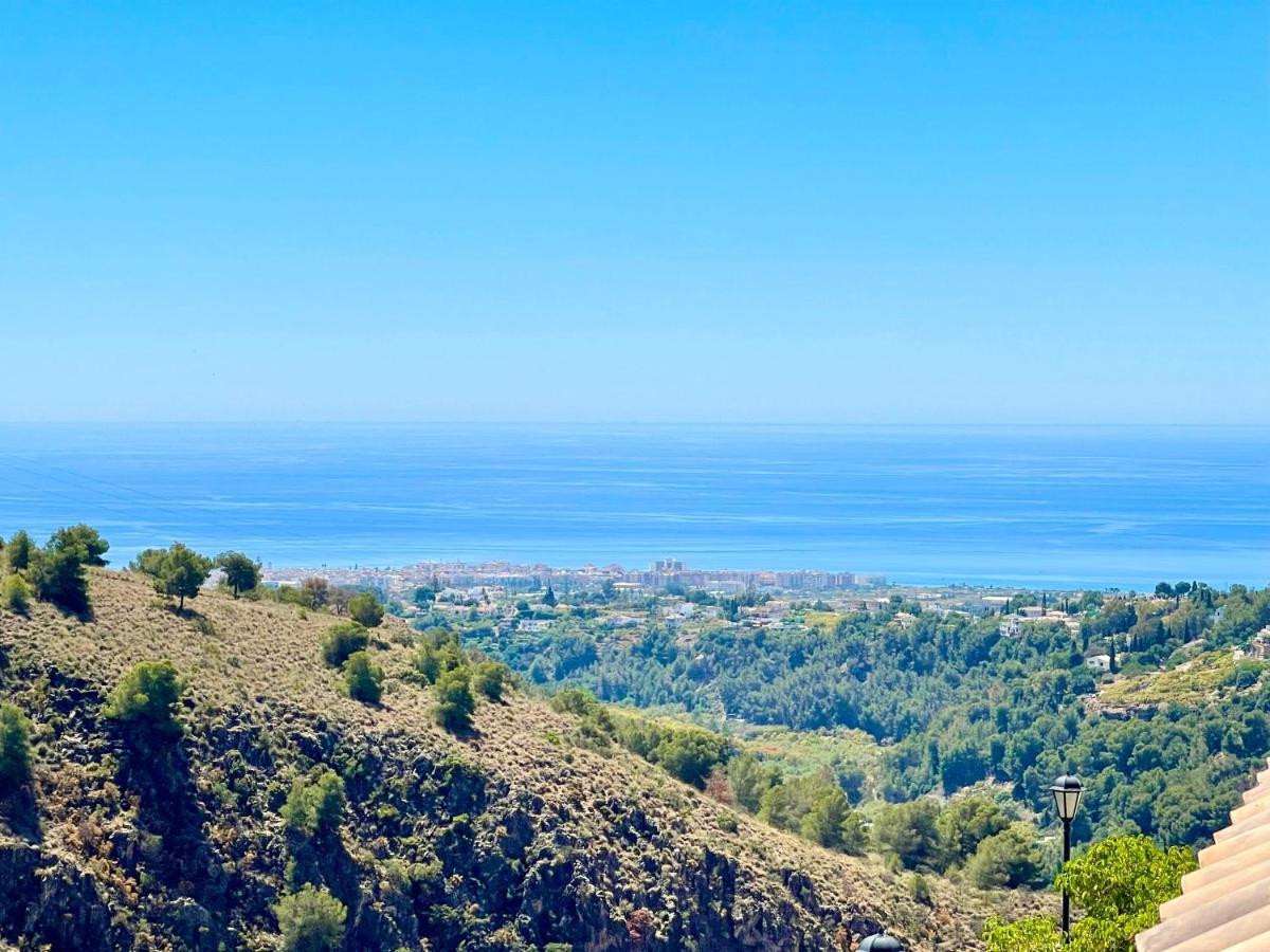 Apartamentos Axarquia , Frigiliana, Terraza Privada Con Vistas A La Montana Rio Y Al Mar エクステリア 写真