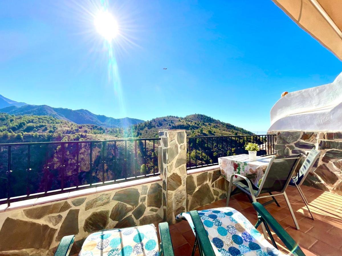 Apartamentos Axarquia , Frigiliana, Terraza Privada Con Vistas A La Montana Rio Y Al Mar エクステリア 写真