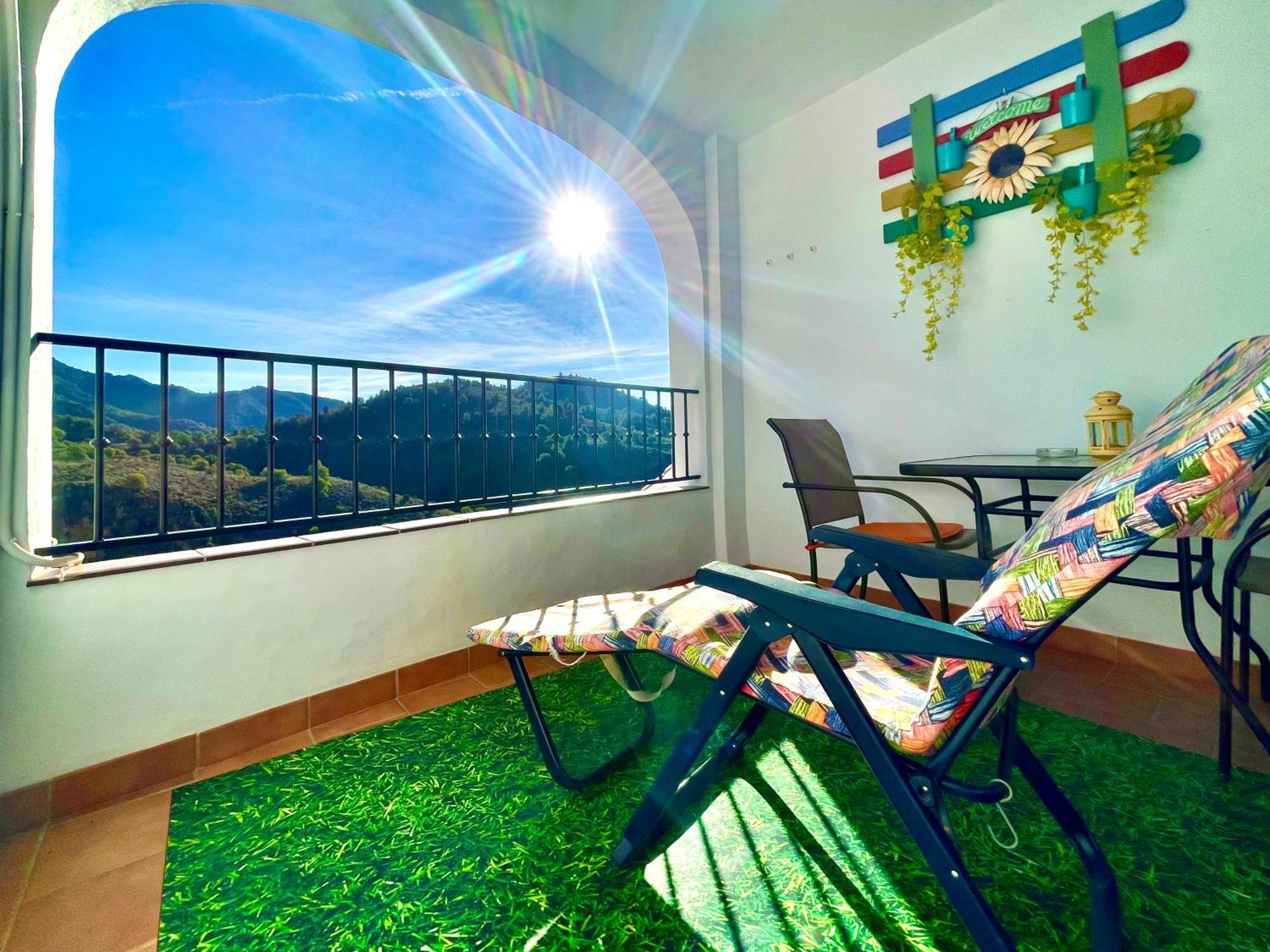 Apartamentos Axarquia , Frigiliana, Terraza Privada Con Vistas A La Montana Rio Y Al Mar エクステリア 写真