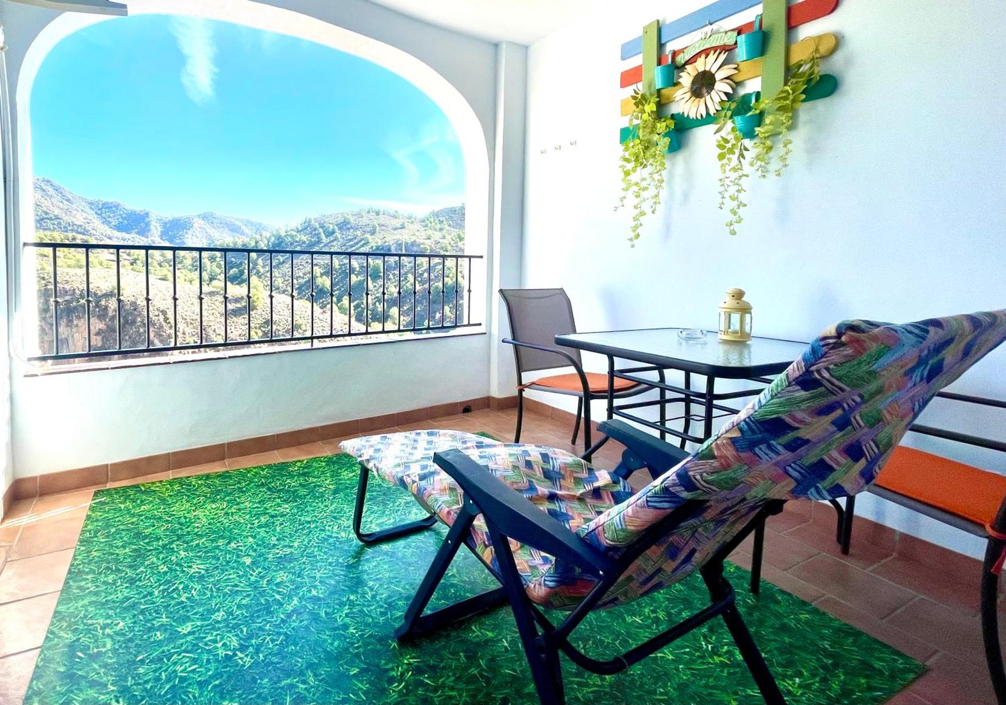 Apartamentos Axarquia , Frigiliana, Terraza Privada Con Vistas A La Montana Rio Y Al Mar エクステリア 写真