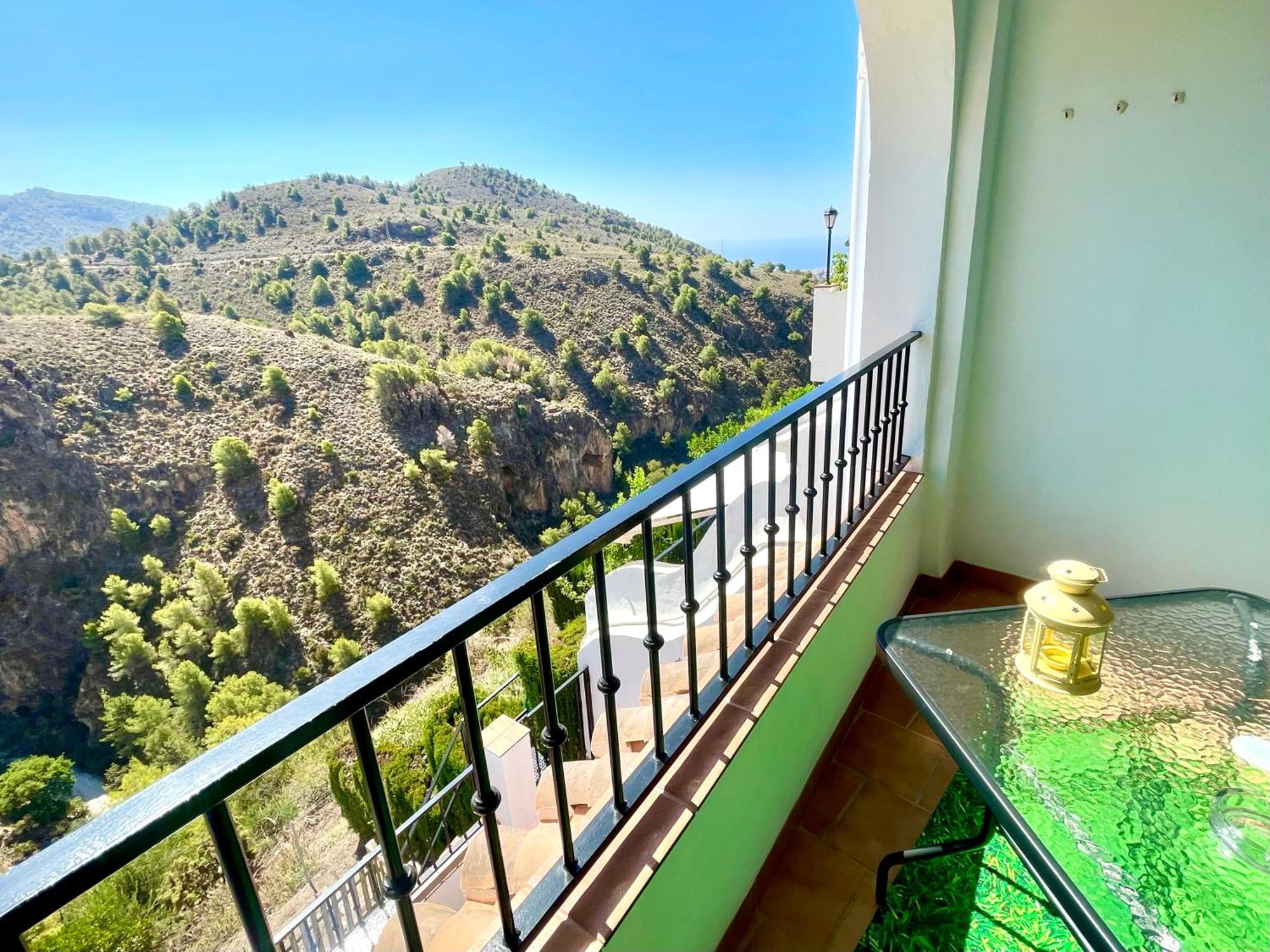 Apartamentos Axarquia , Frigiliana, Terraza Privada Con Vistas A La Montana Rio Y Al Mar エクステリア 写真