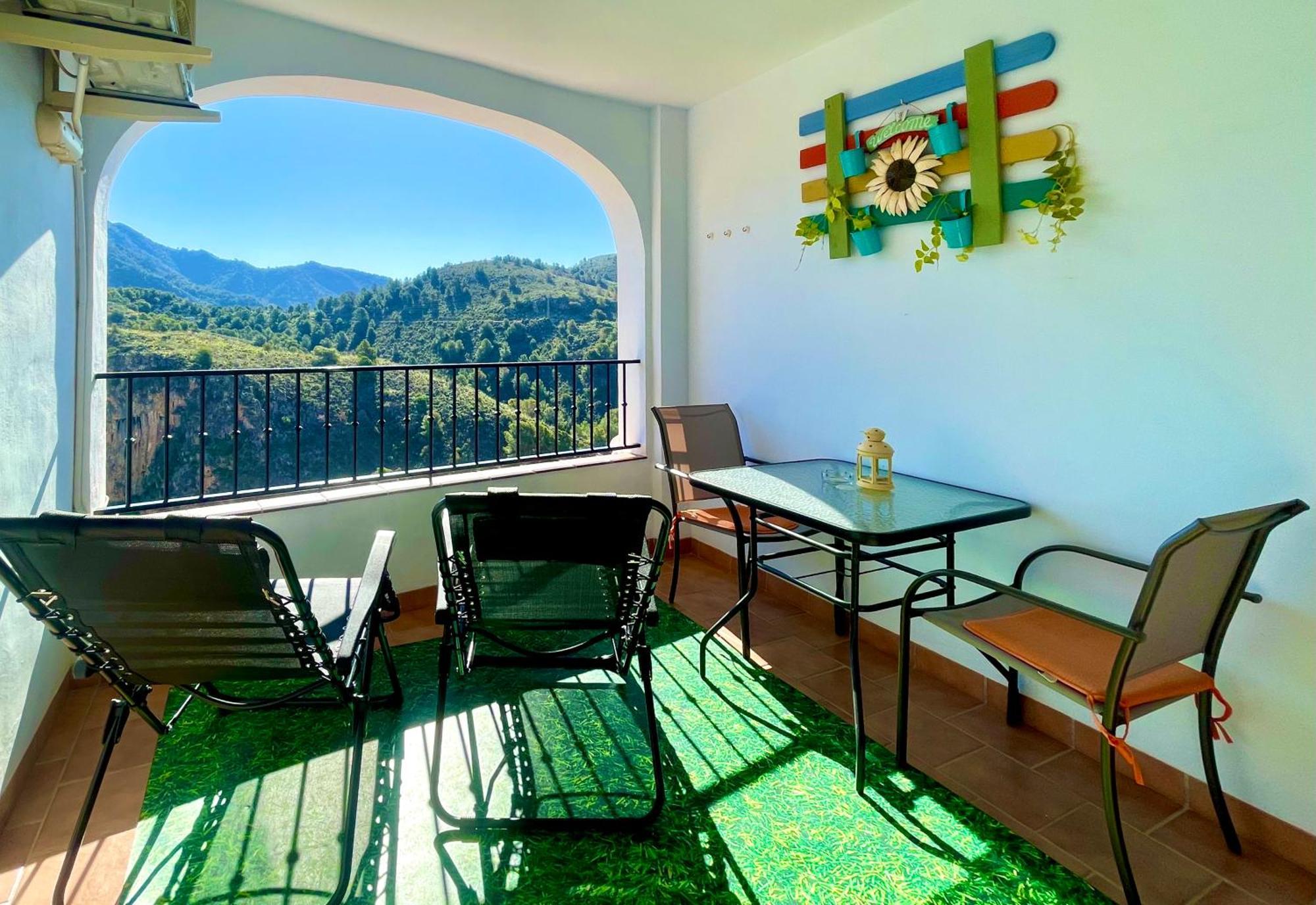 Apartamentos Axarquia , Frigiliana, Terraza Privada Con Vistas A La Montana Rio Y Al Mar エクステリア 写真