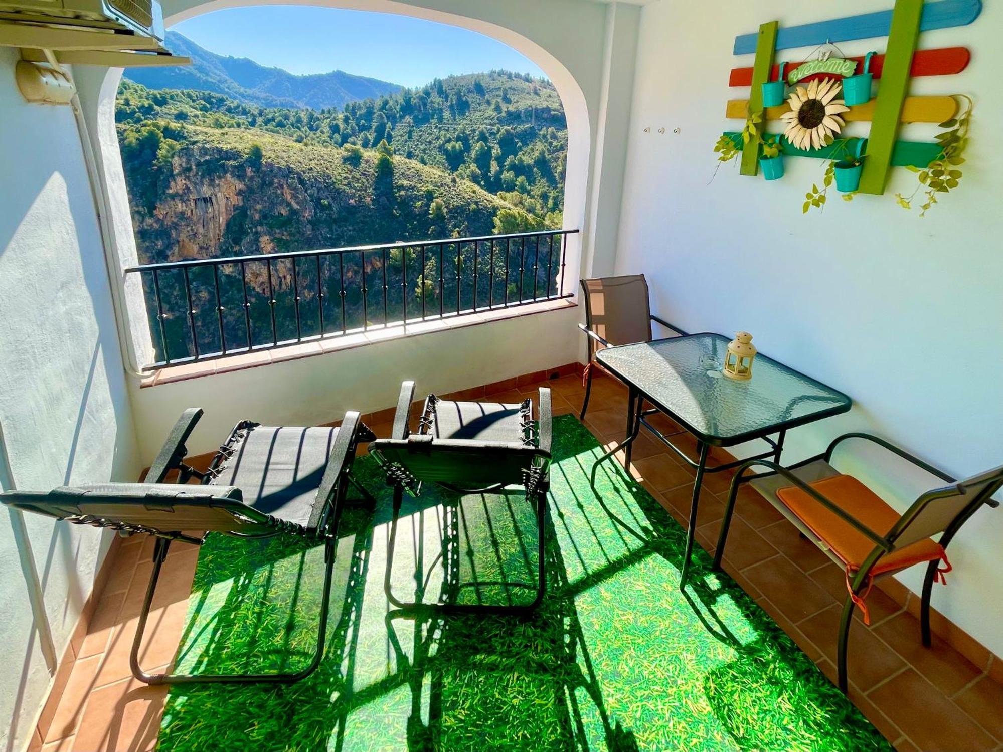 Apartamentos Axarquia , Frigiliana, Terraza Privada Con Vistas A La Montana Rio Y Al Mar エクステリア 写真