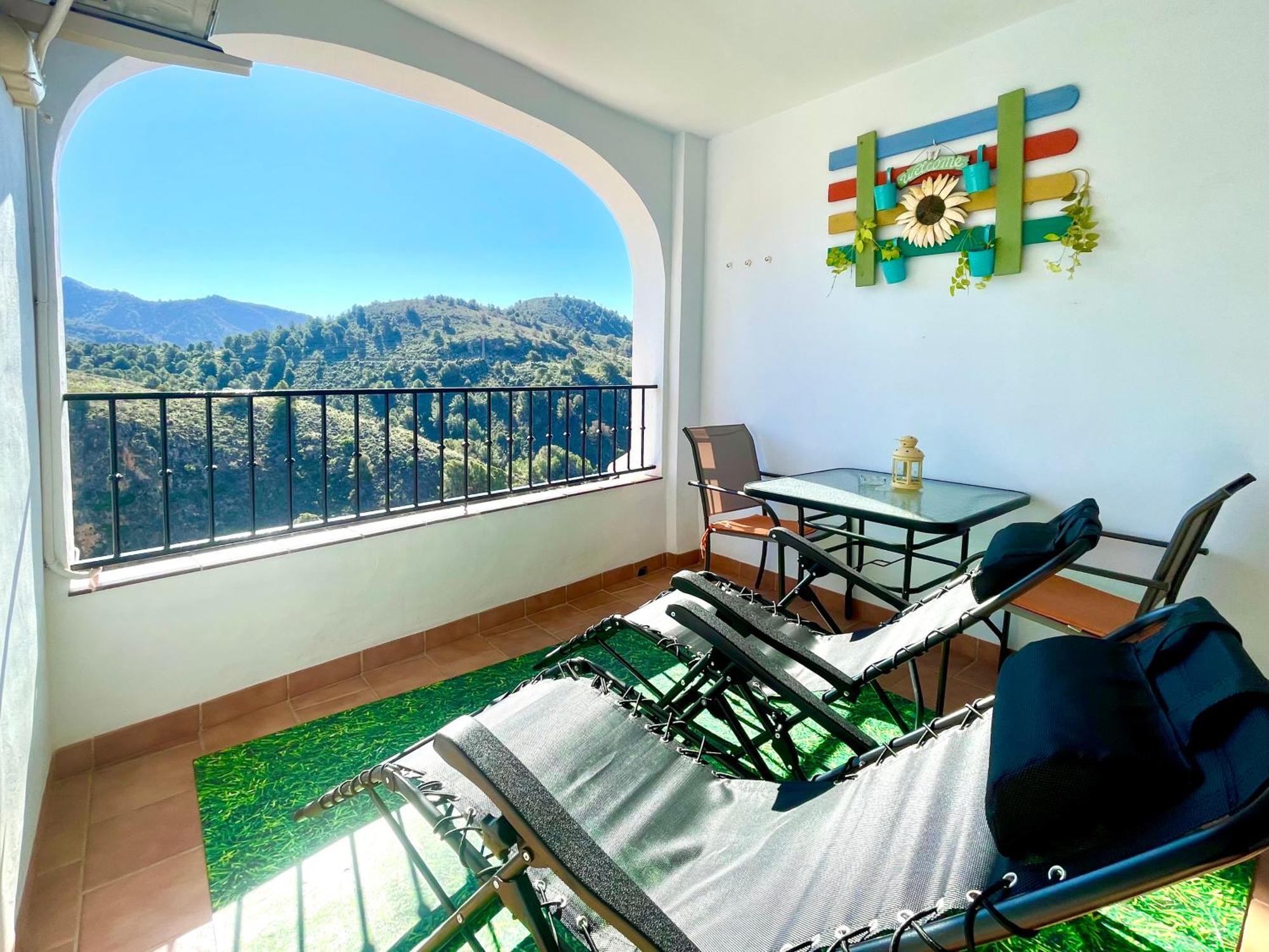 Apartamentos Axarquia , Frigiliana, Terraza Privada Con Vistas A La Montana Rio Y Al Mar エクステリア 写真