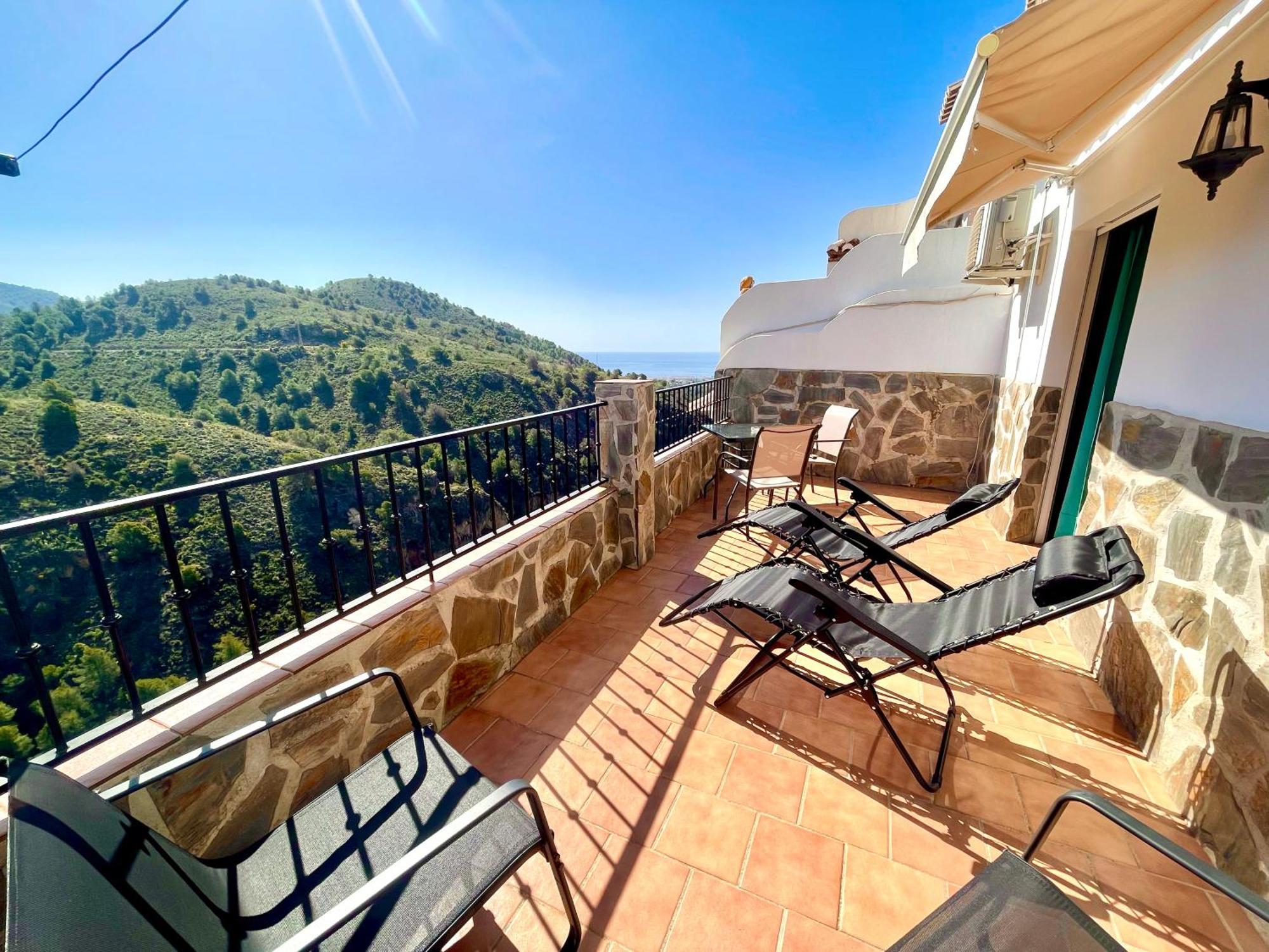 Apartamentos Axarquia , Frigiliana, Terraza Privada Con Vistas A La Montana Rio Y Al Mar エクステリア 写真
