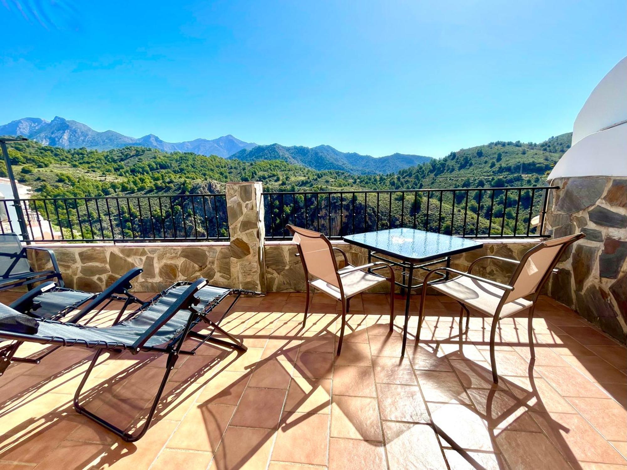 Apartamentos Axarquia , Frigiliana, Terraza Privada Con Vistas A La Montana Rio Y Al Mar エクステリア 写真