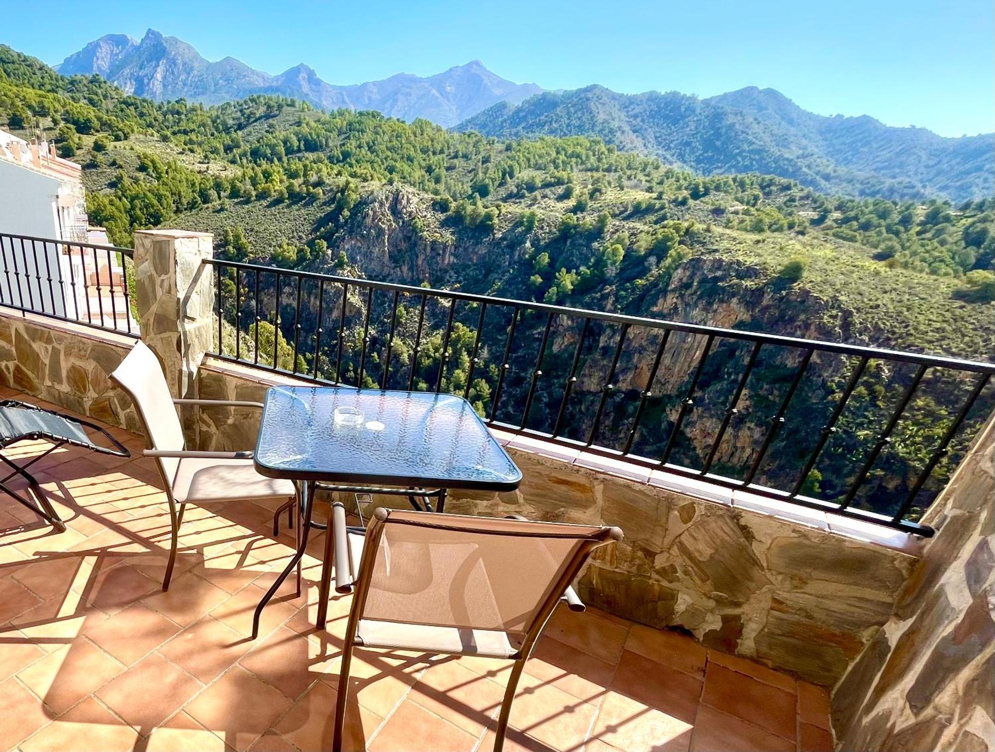 Apartamentos Axarquia , Frigiliana, Terraza Privada Con Vistas A La Montana Rio Y Al Mar エクステリア 写真