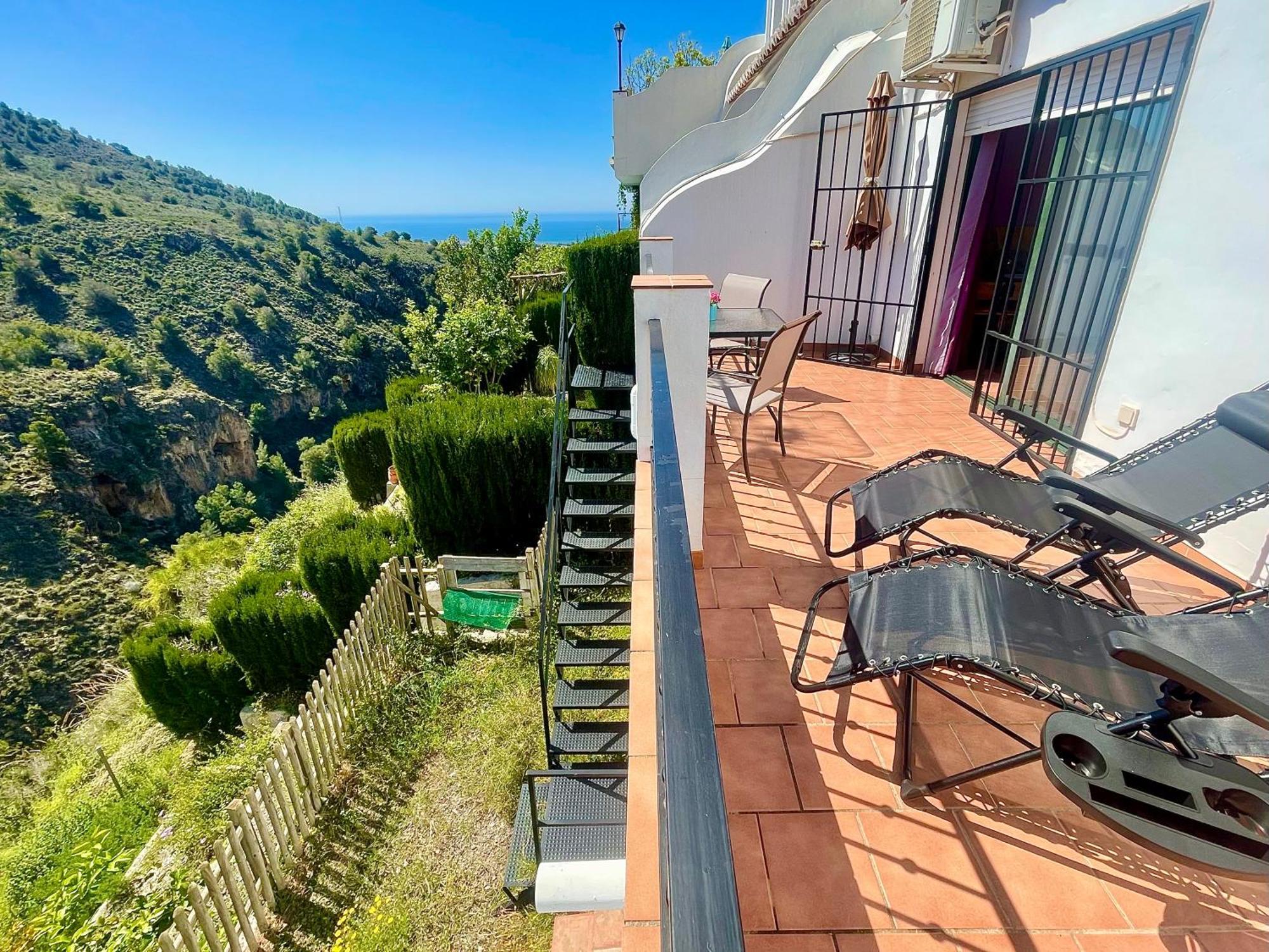 Apartamentos Axarquia , Frigiliana, Terraza Privada Con Vistas A La Montana Rio Y Al Mar エクステリア 写真