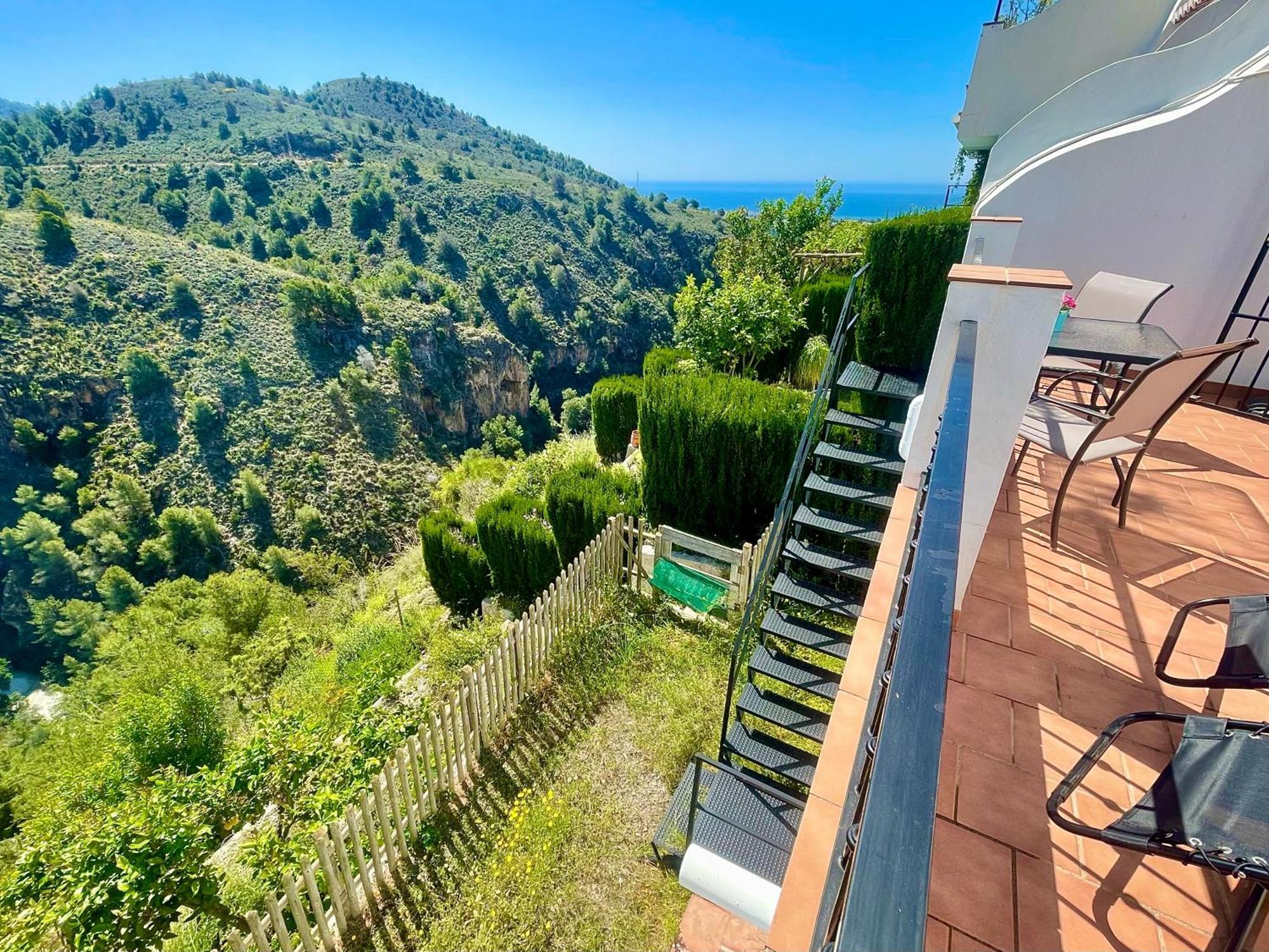 Apartamentos Axarquia , Frigiliana, Terraza Privada Con Vistas A La Montana Rio Y Al Mar エクステリア 写真