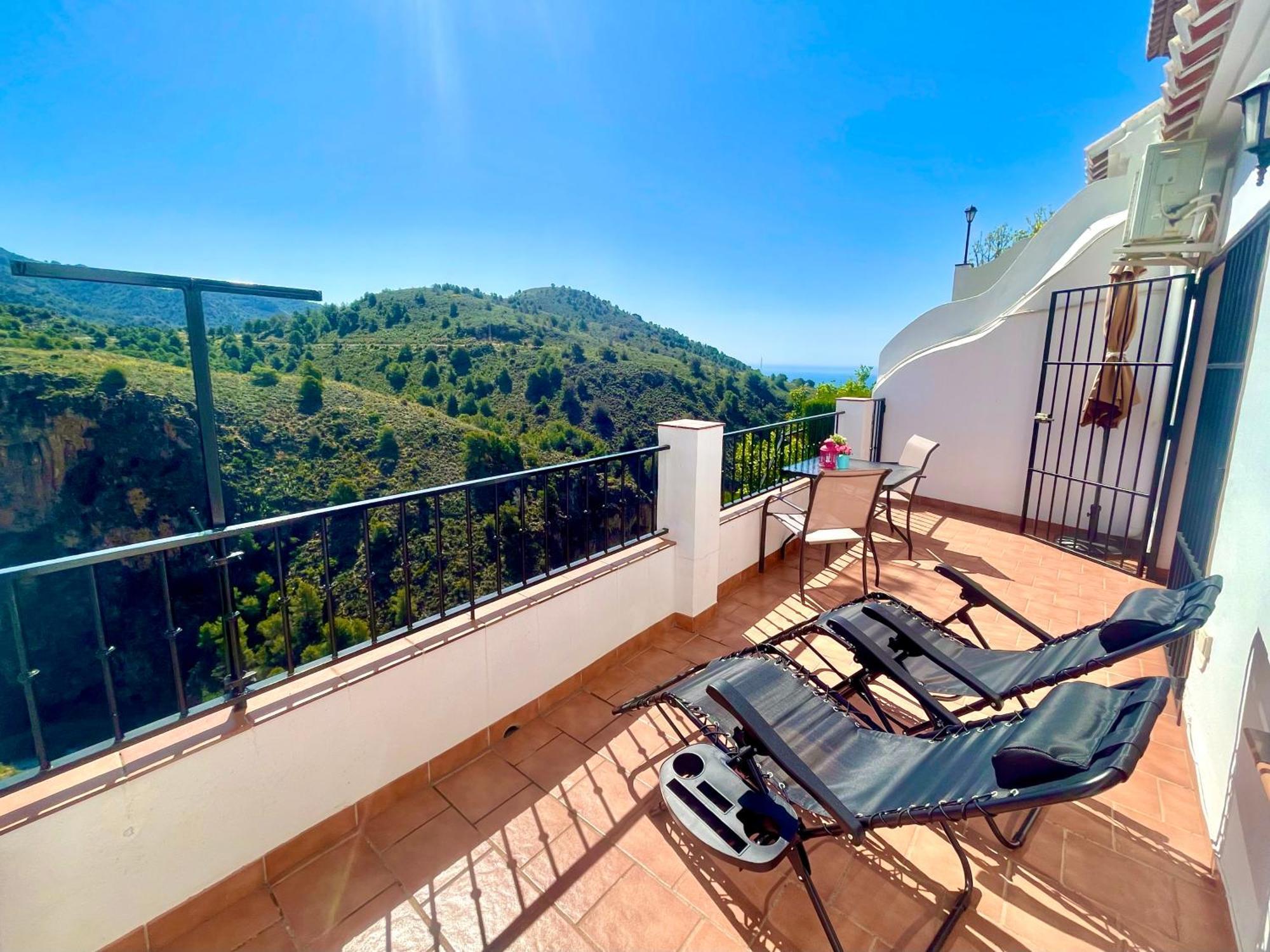 Apartamentos Axarquia , Frigiliana, Terraza Privada Con Vistas A La Montana Rio Y Al Mar エクステリア 写真