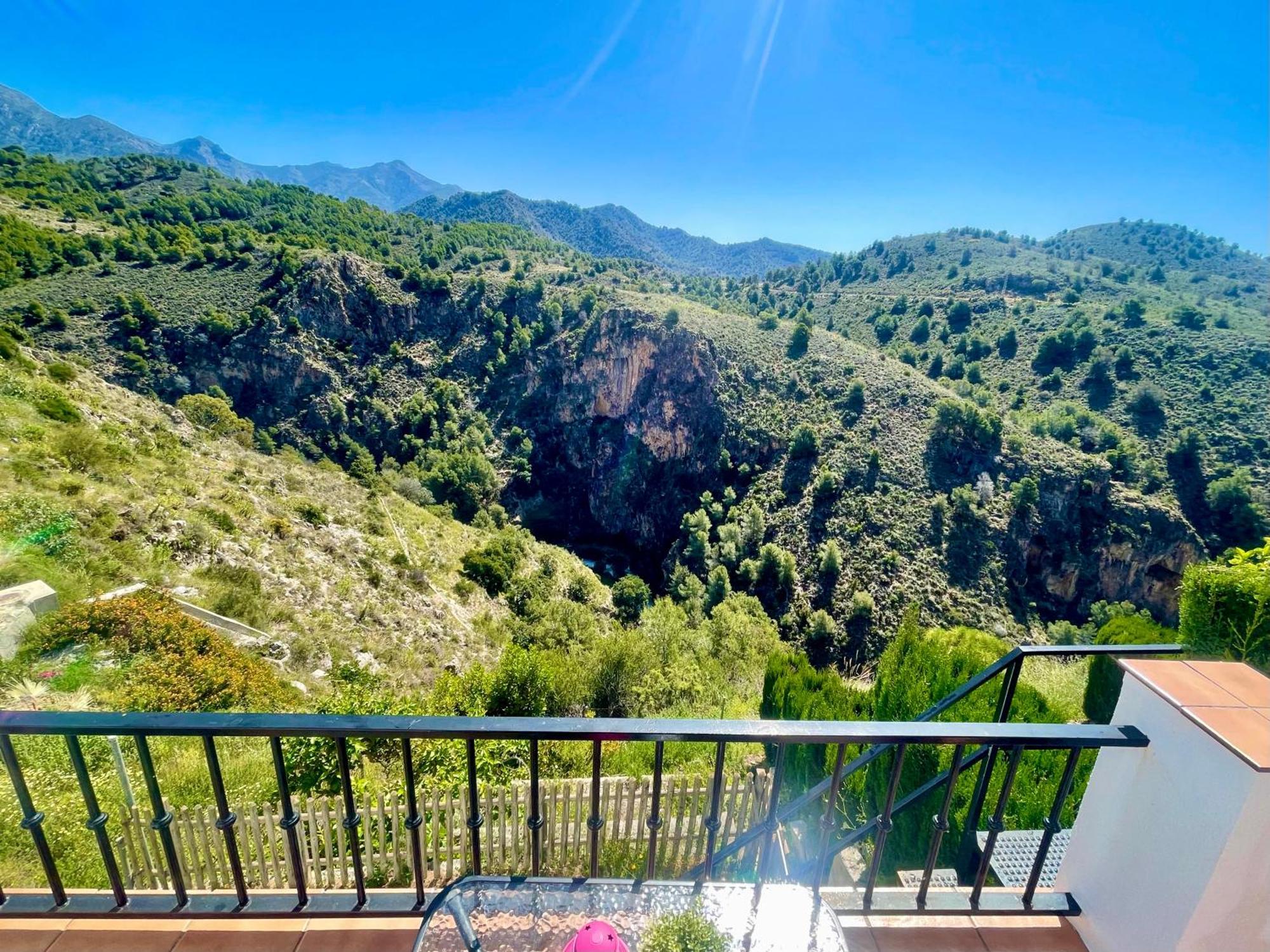 Apartamentos Axarquia , Frigiliana, Terraza Privada Con Vistas A La Montana Rio Y Al Mar エクステリア 写真