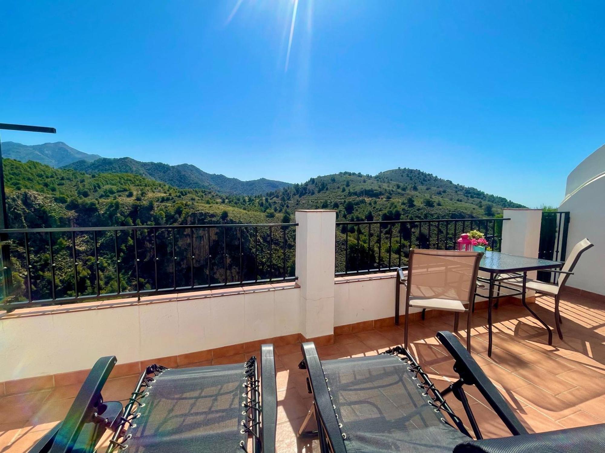 Apartamentos Axarquia , Frigiliana, Terraza Privada Con Vistas A La Montana Rio Y Al Mar エクステリア 写真