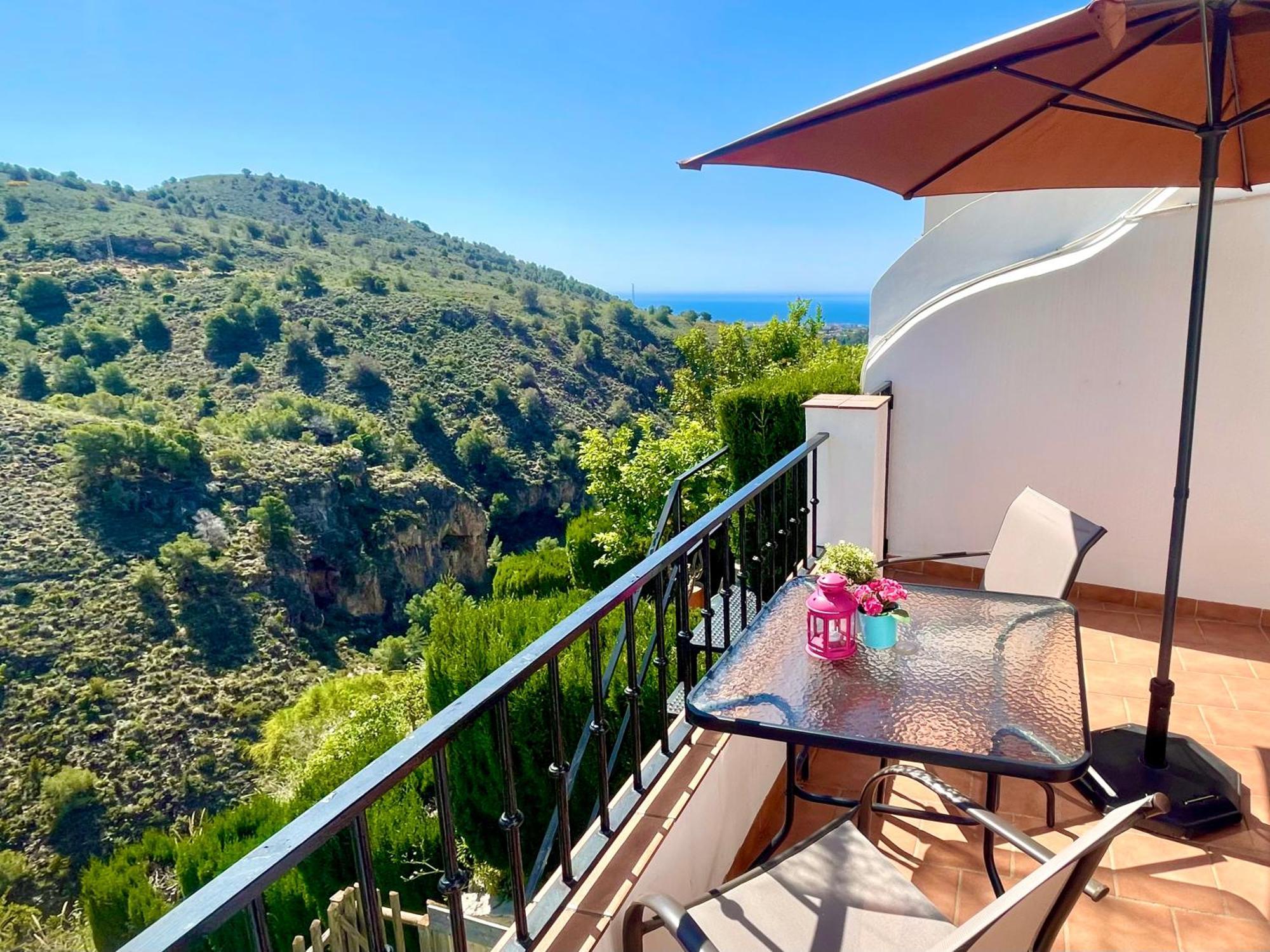 Apartamentos Axarquia , Frigiliana, Terraza Privada Con Vistas A La Montana Rio Y Al Mar エクステリア 写真