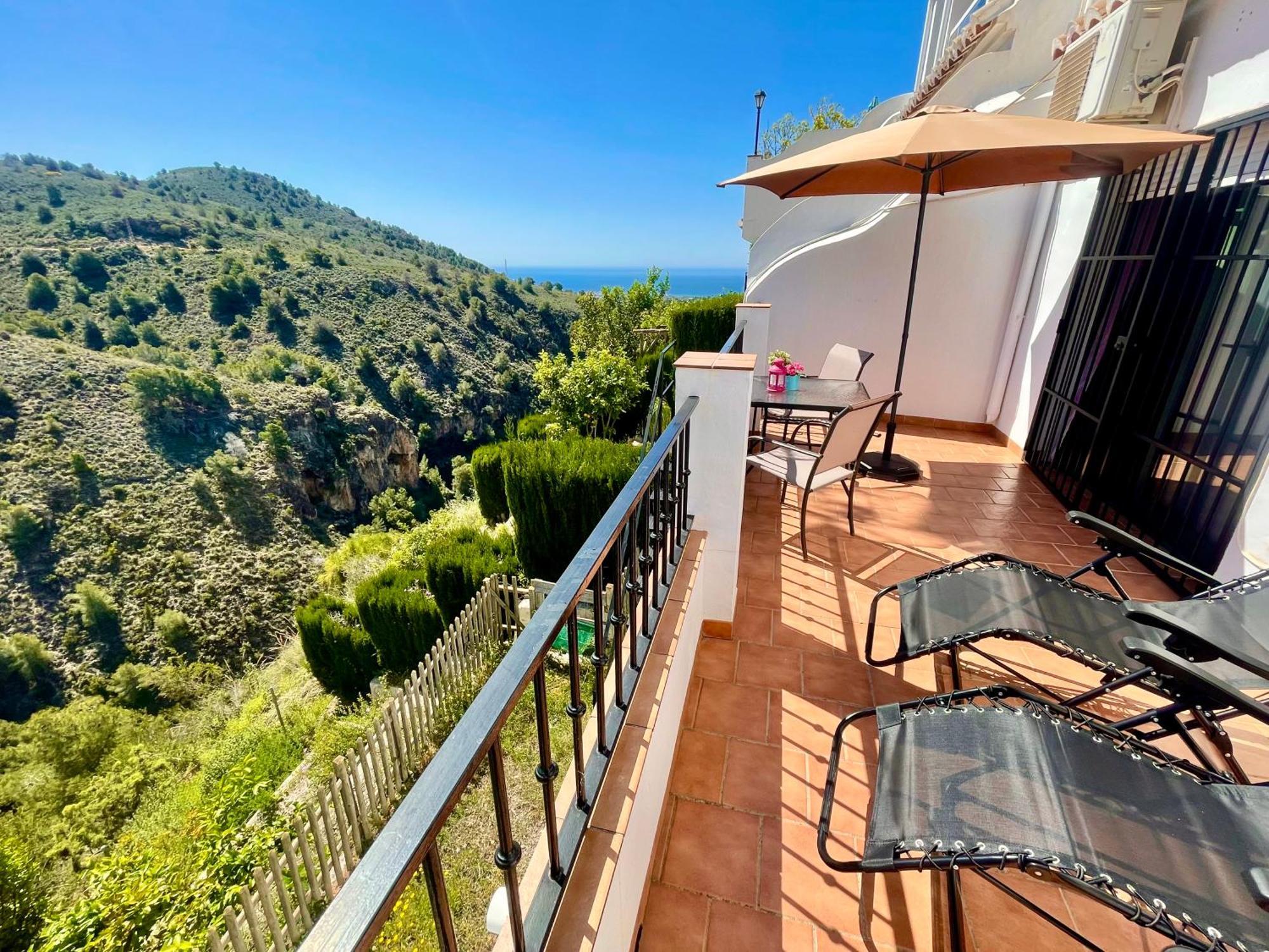 Apartamentos Axarquia , Frigiliana, Terraza Privada Con Vistas A La Montana Rio Y Al Mar エクステリア 写真