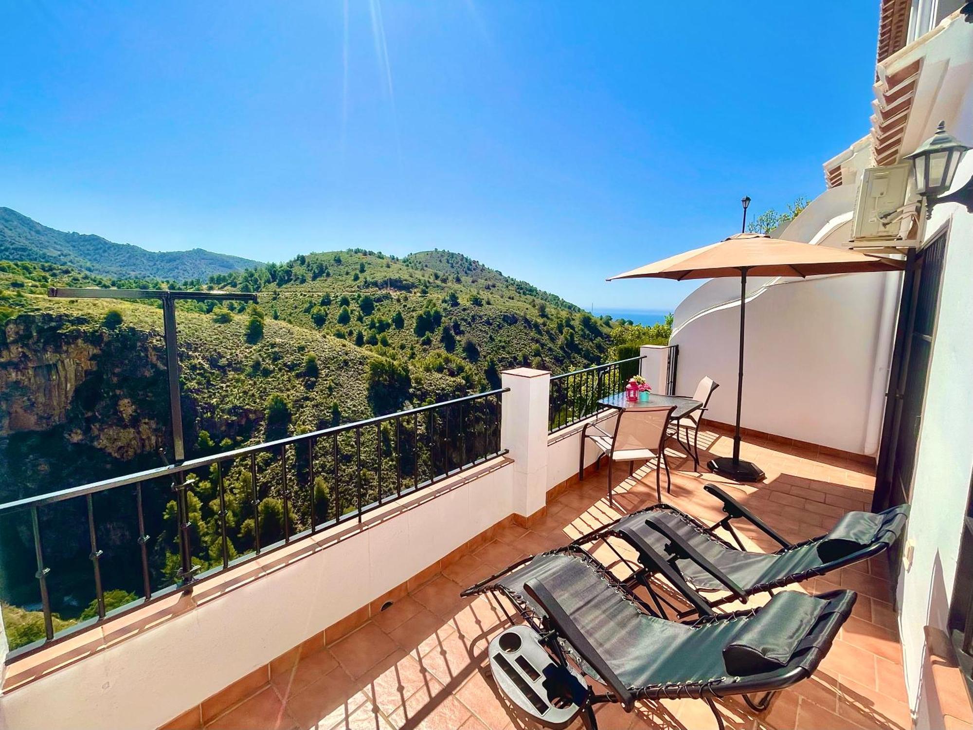 Apartamentos Axarquia , Frigiliana, Terraza Privada Con Vistas A La Montana Rio Y Al Mar エクステリア 写真